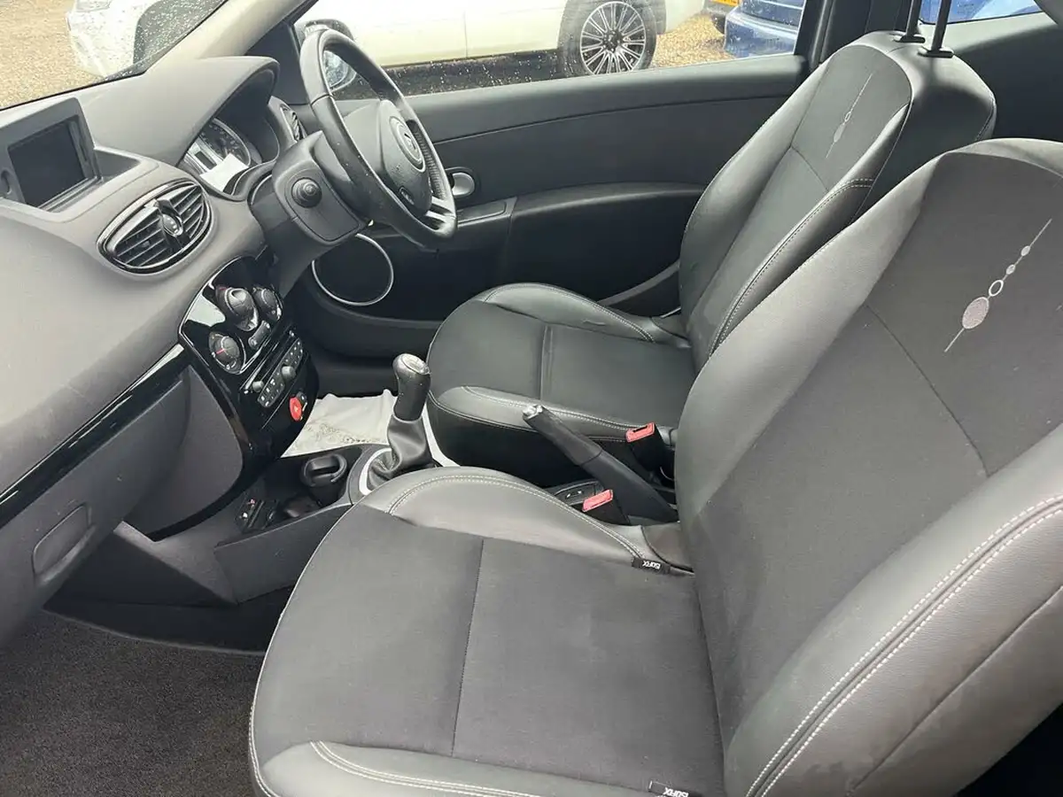 2012-renault-clio-12-dynamique-tom-tom-tce-100bhp-hatchback-3d-big-11