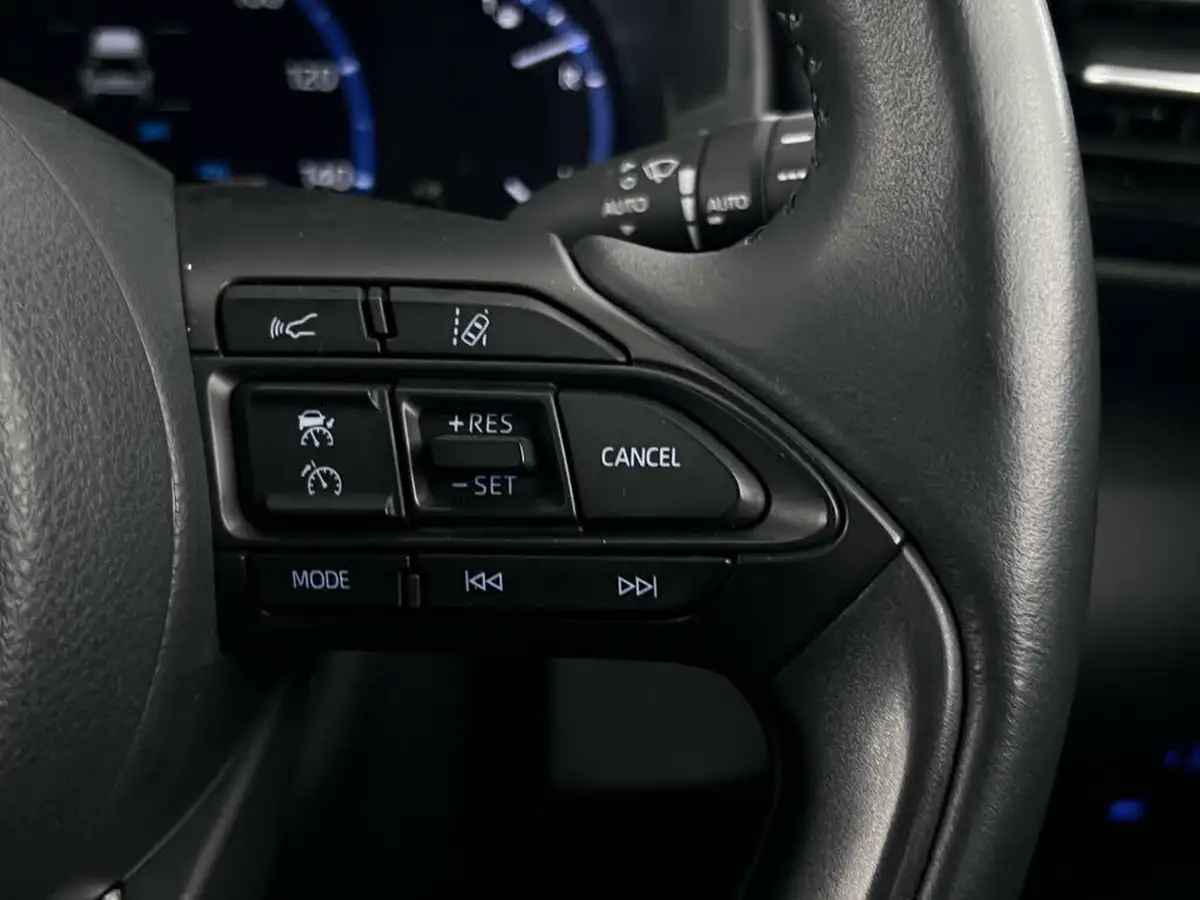 2022-toyota-yaris-15-vvt-i-design-panoramic-roof-big-23