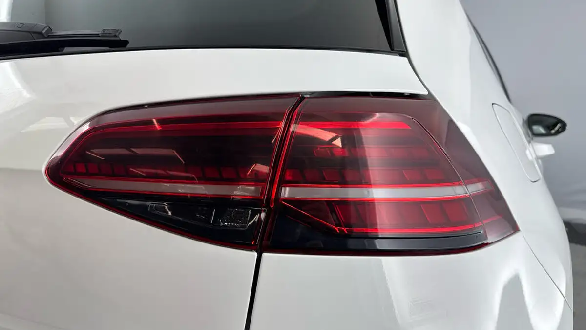 2020-volkswagen-golf-20-tsi-gti-performance-5d-dsg-big-25