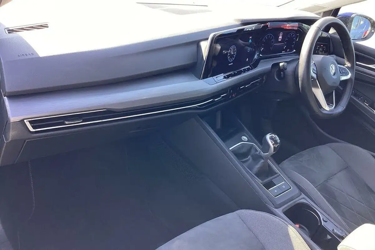 2022-volkswagen-golf-15-tsi-style-130ps-hatchback-big-34