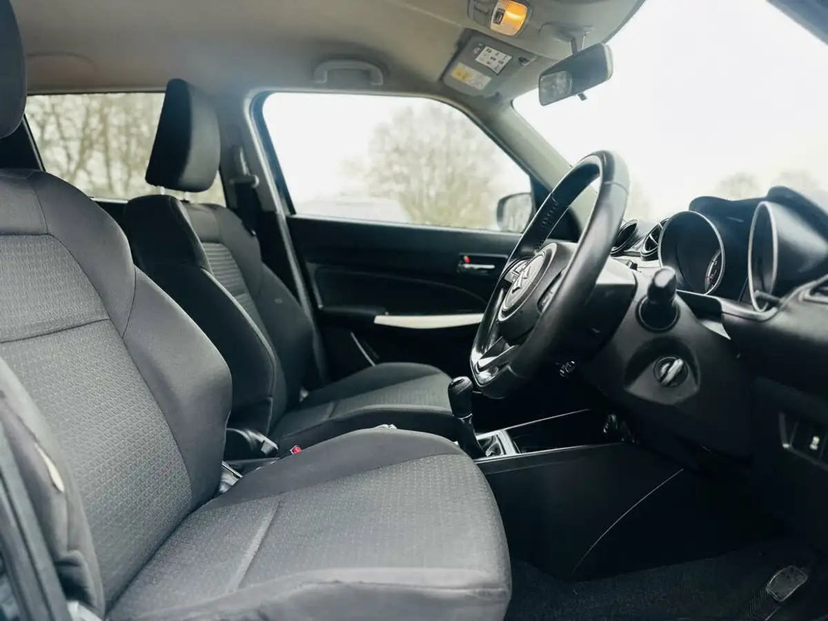 2019-suzuki-swift-12-dualjet-attitude-big-47