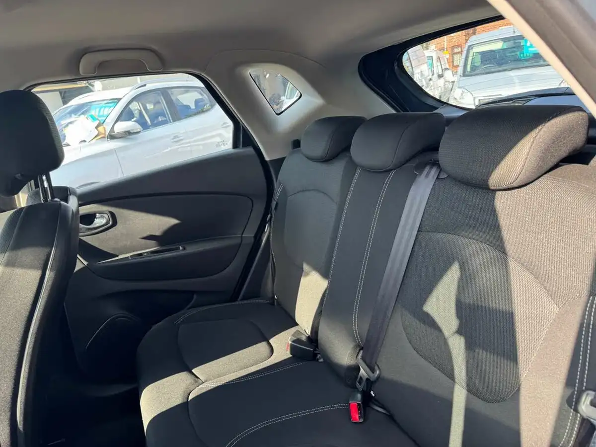 2019-renault-captur-09-tce-play-big-22