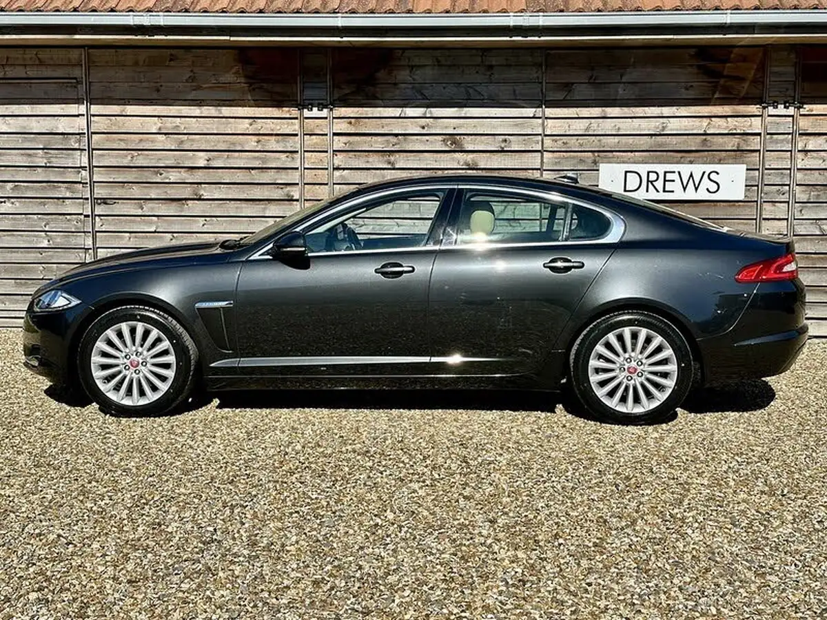 2015-jaguar-xf-22td-luxury-200ps-saloon-4d-big-7