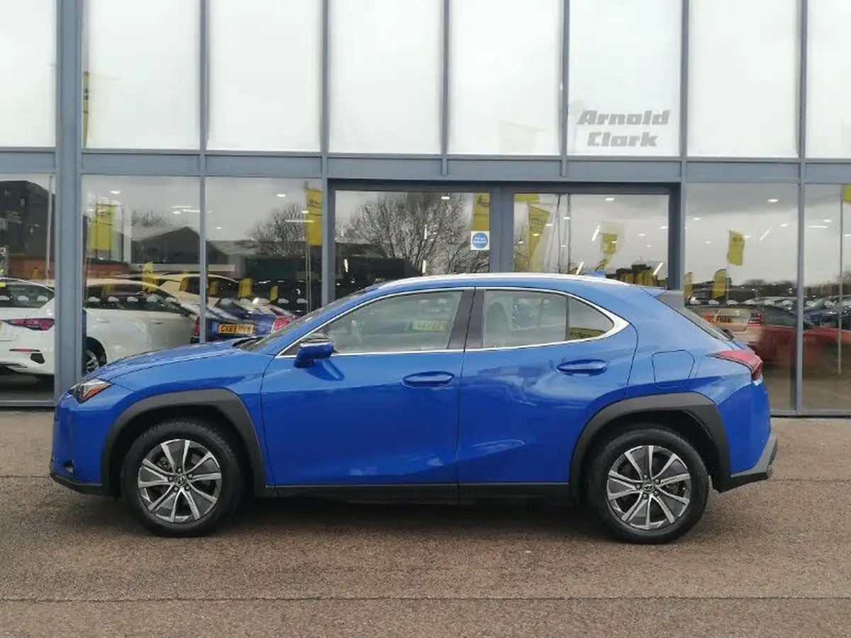 2024-lexus-ux-300e-e-ux-728kwh-big-3