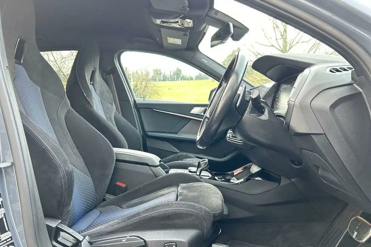 2022-bmw-1-series-20-m135i-xdrive-big-10