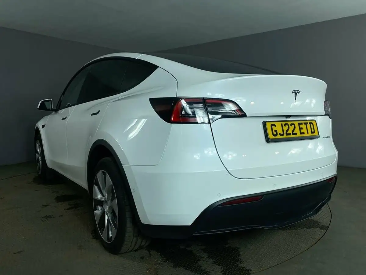 2022-tesla-model-y-e-long-range-big-13