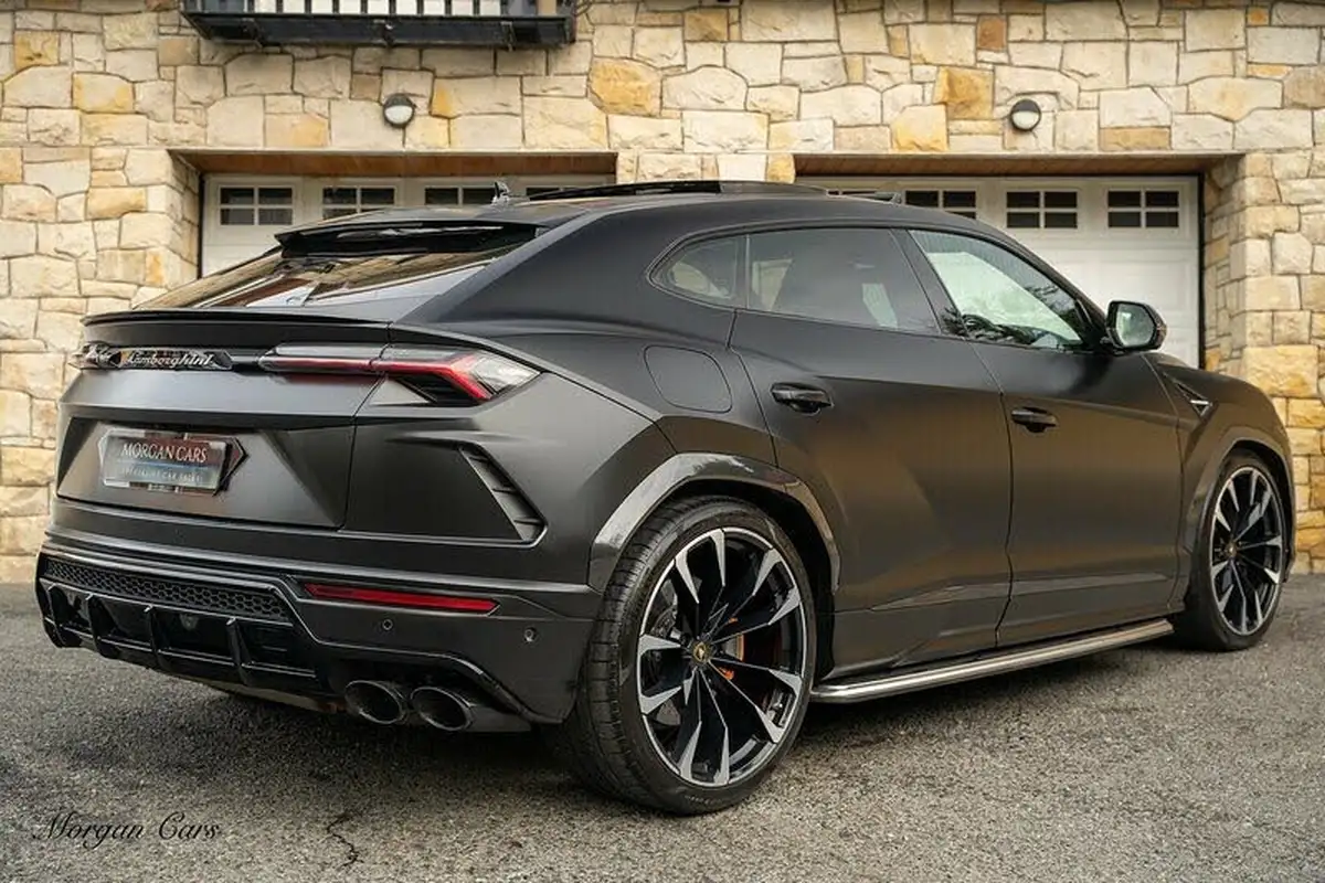 2020-lamborghini-urus-40-no-trim-big-11