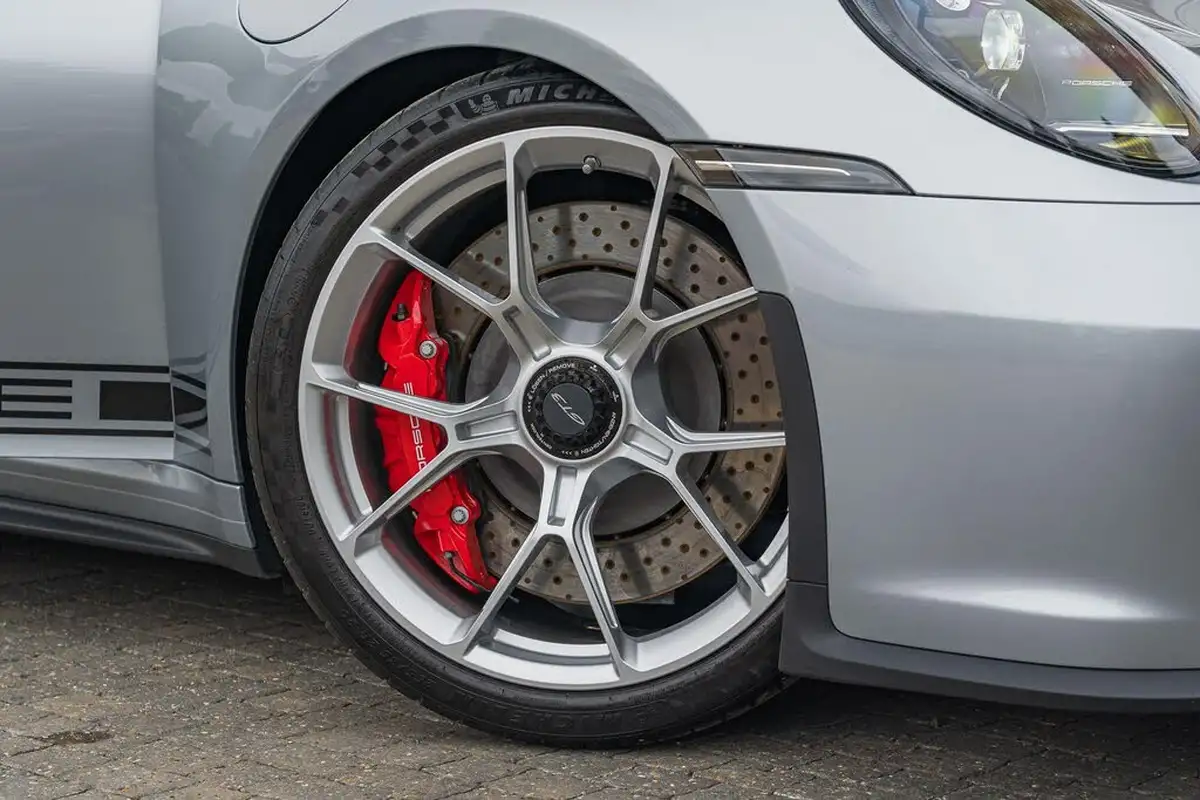 2021-porsche-911-40-gt3-rwd-big-1