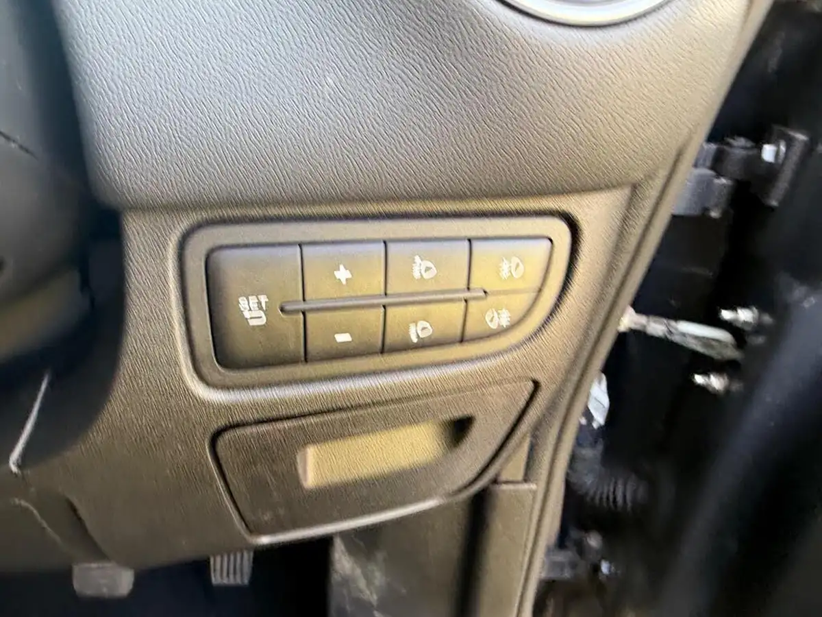 2014-fiat-punto-12-easy-3d-big-15
