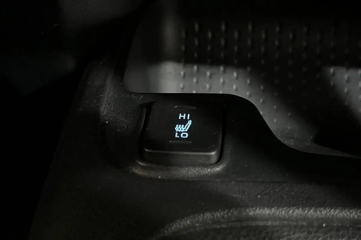 2022-toyota-corolla-18-vvt-i-icon-tech-spare-wheel-touring-sports-5d-big-19