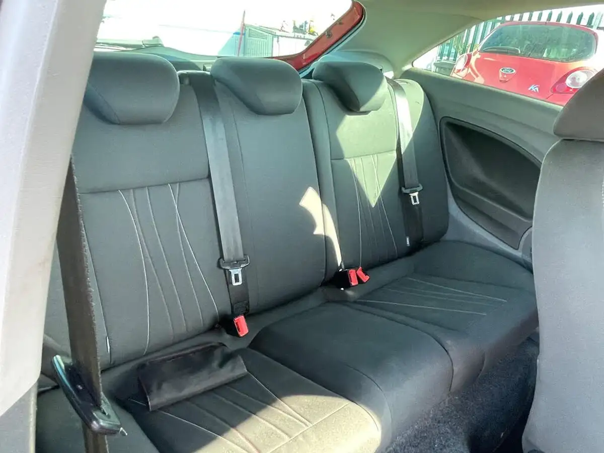 2011-seat-ibiza-14-se-copa-16v-sportcoupe-hatchback-3d-big-12