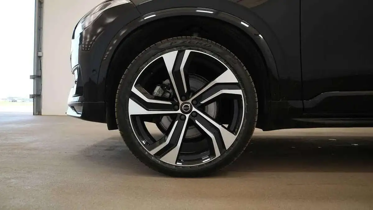 2024-volvo-xc90-20-b5-ultra-dark-big-3