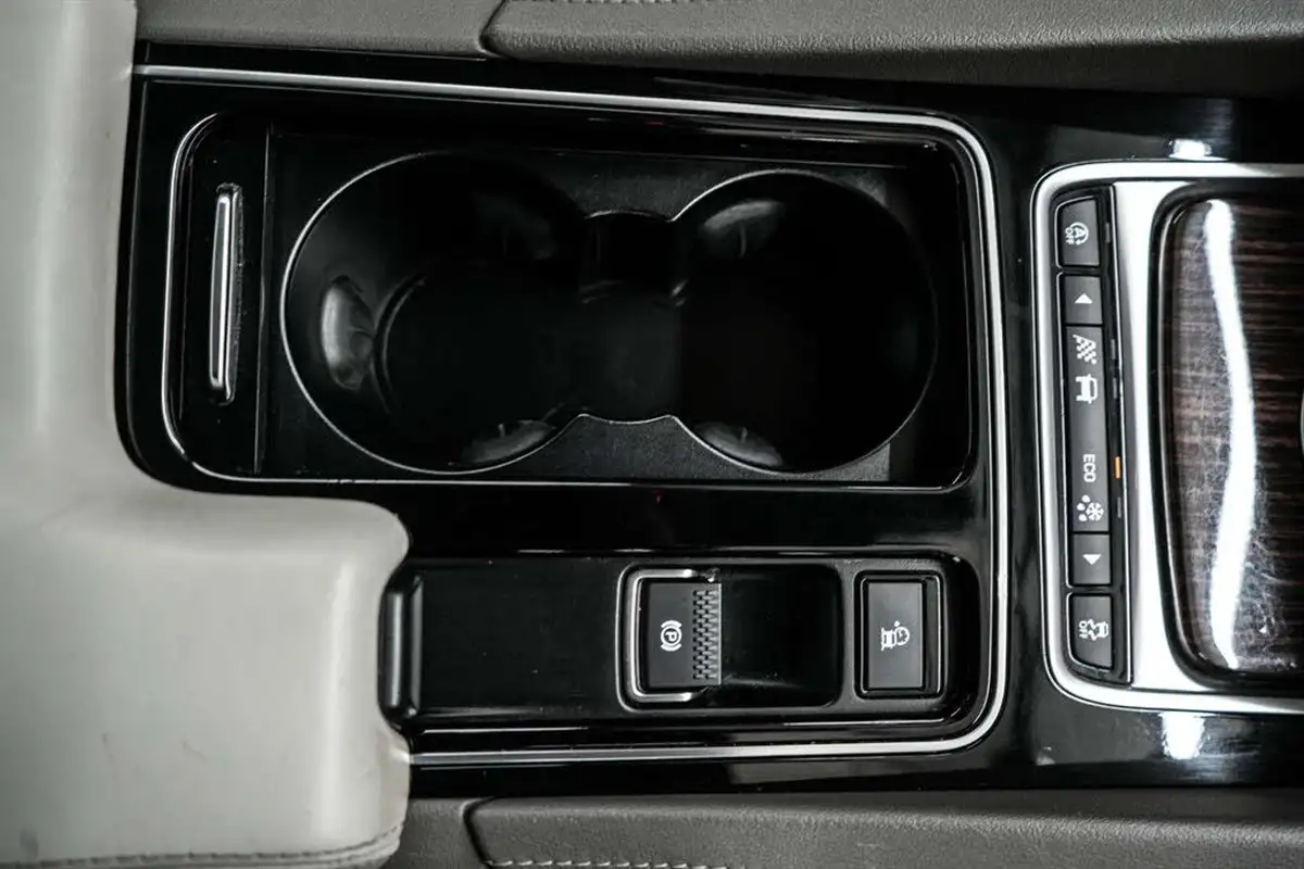 2017-jaguar-f-pace-30td-portfolio-big-26