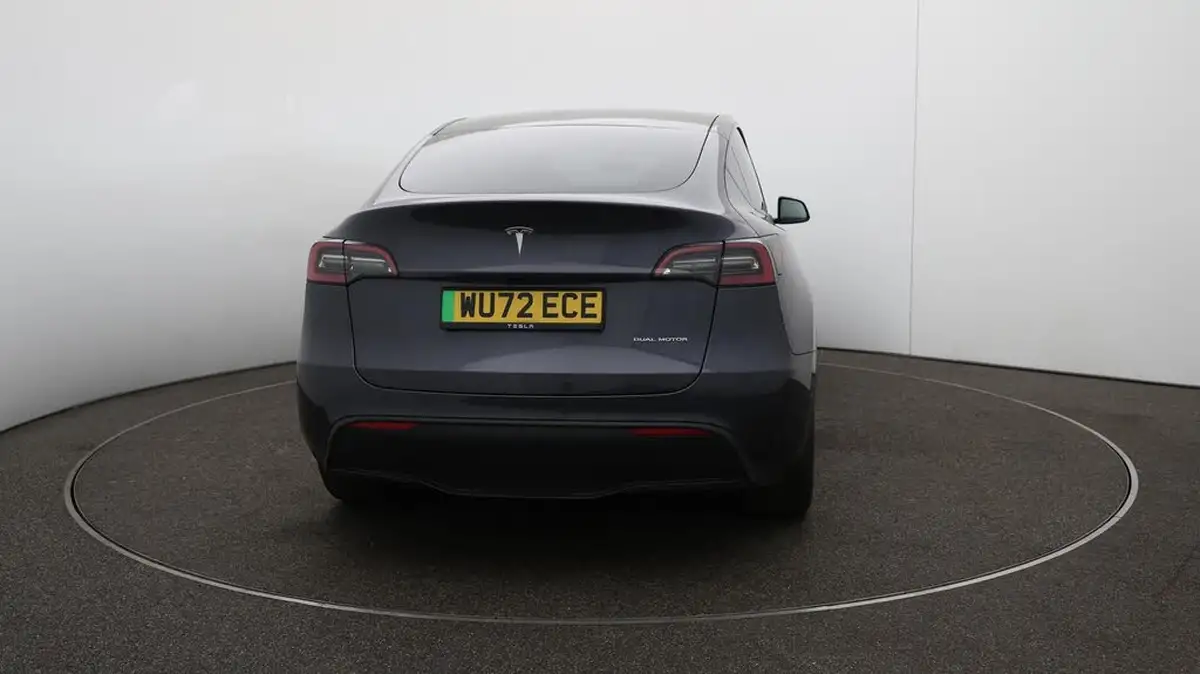 2022-tesla-model-y-e-long-range-big-39
