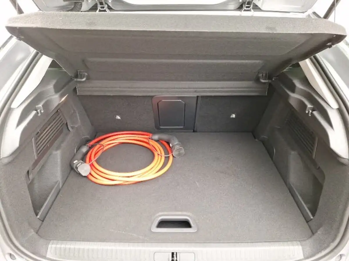 2024-citroen-c4-e-e-series-156ps-54kwh-big-7