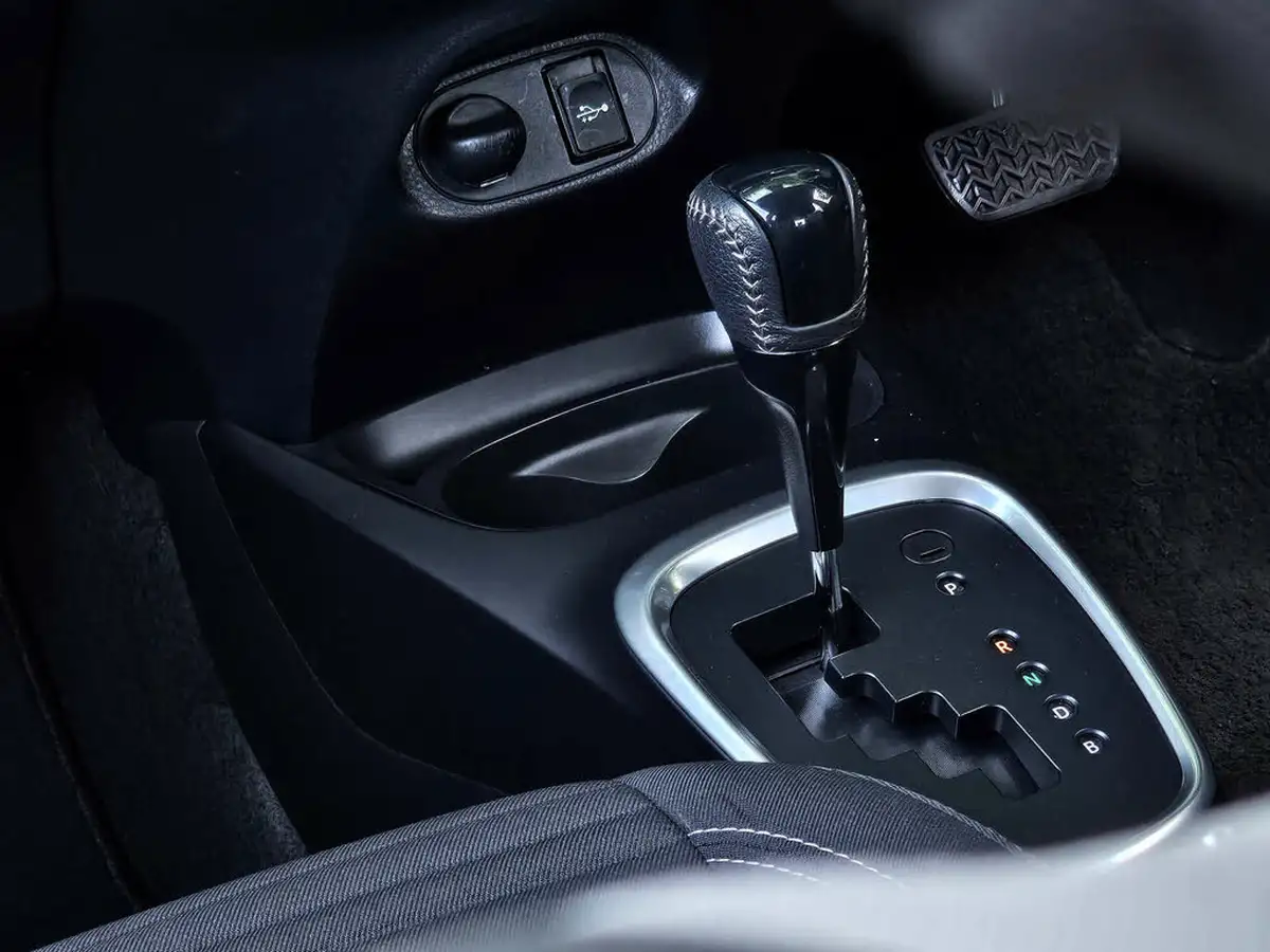2019-toyota-yaris-15-vvt-i-icon-tech-98bhp-hybrid-1497cc-e-cvt-big-26