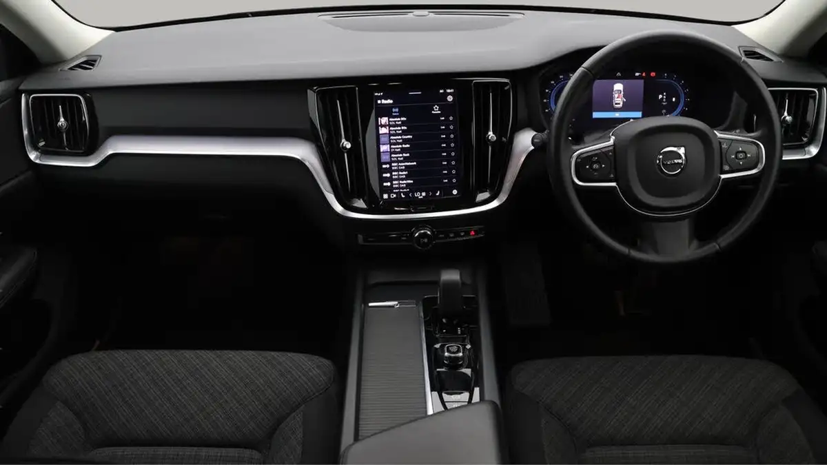 2023-volvo-v60-20-b3-core-big-13