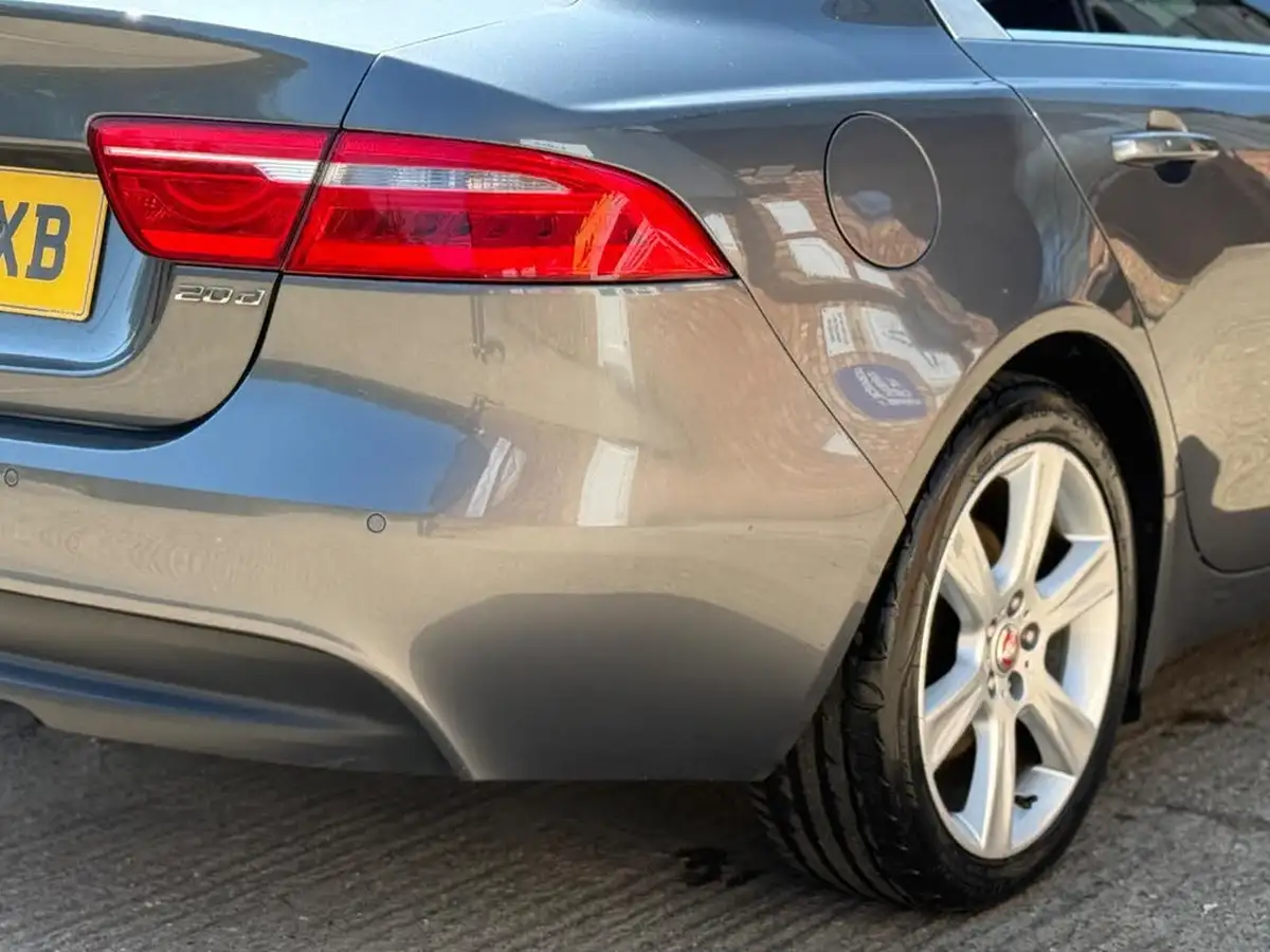 2016-jaguar-xe-20td-portfolio-180ps-big-28