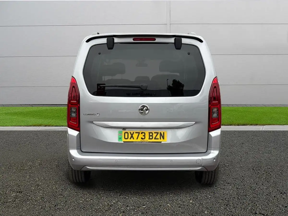 2024-vauxhall-combo-life-e-ultimate-big-5