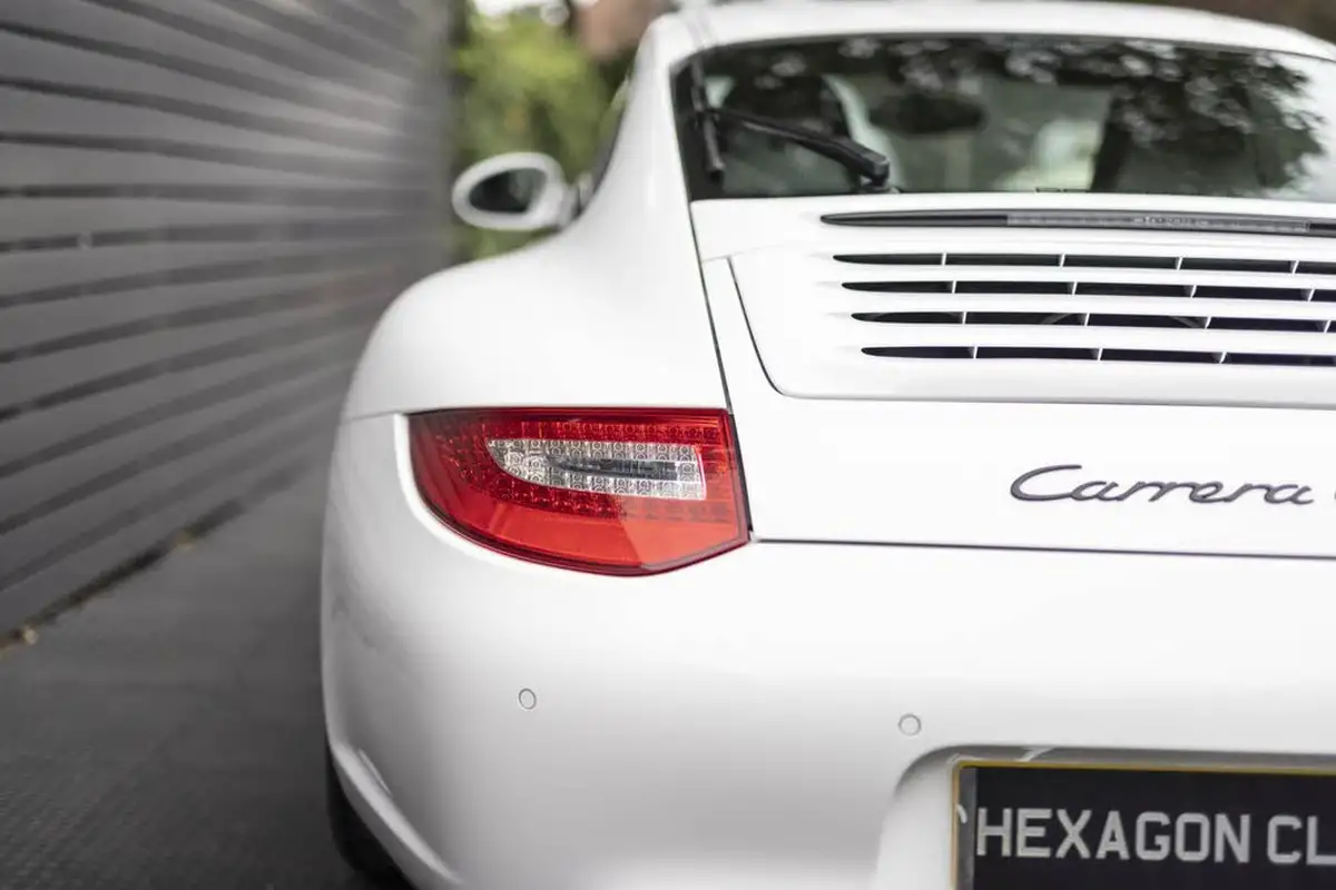 2011-porsche-911-38-carrera-gts-coupe-pdk-big-25