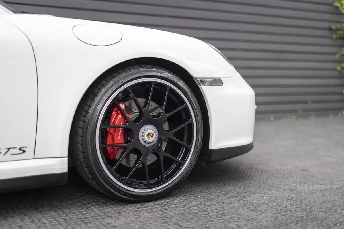 2011-porsche-911-38-carrera-gts-coupe-pdk-big-29