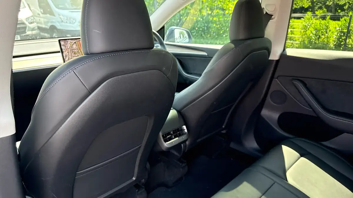 2023-tesla-model-y-e-rwd-big-13