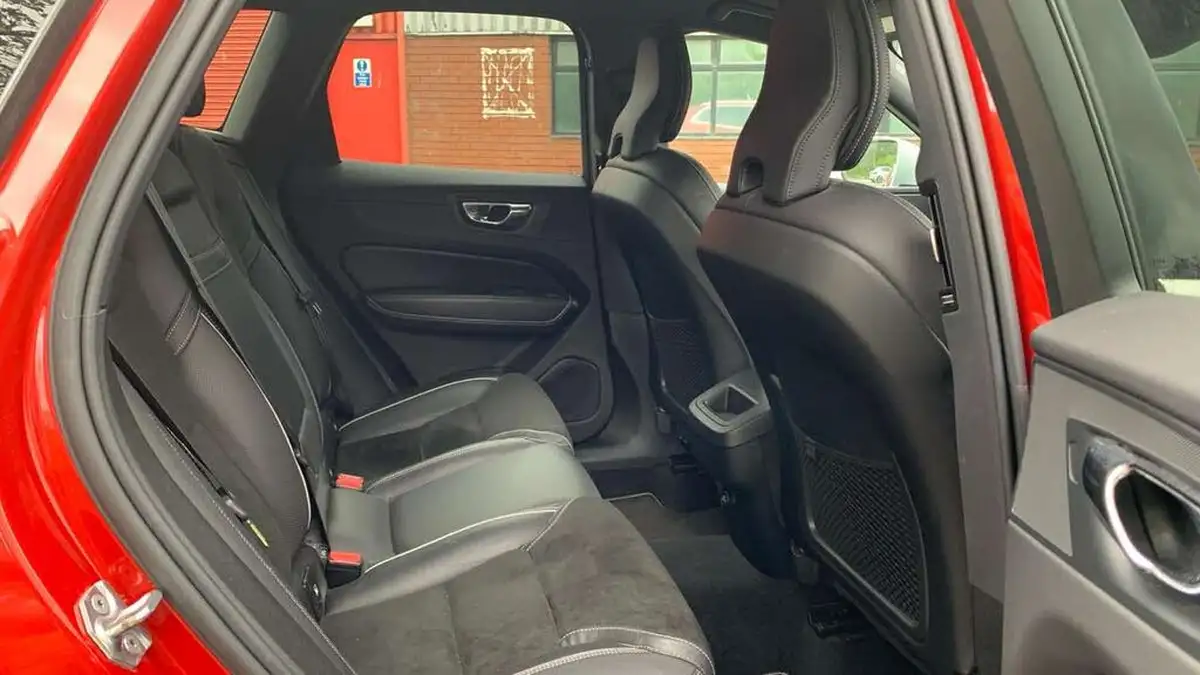 2018-volvo-xc60-20td-d4-r-design-4x4-geartronic-big-5