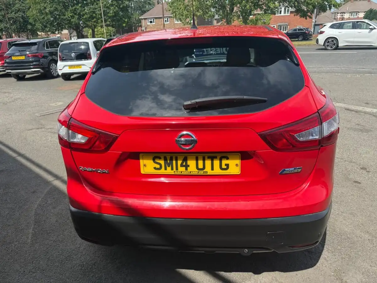 2014-nissan-qashqai-15dci-acenta-premium-big-14