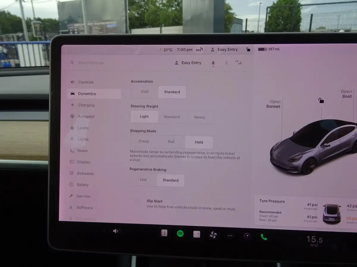 2020-tesla-model-3-e-long-range-big-16