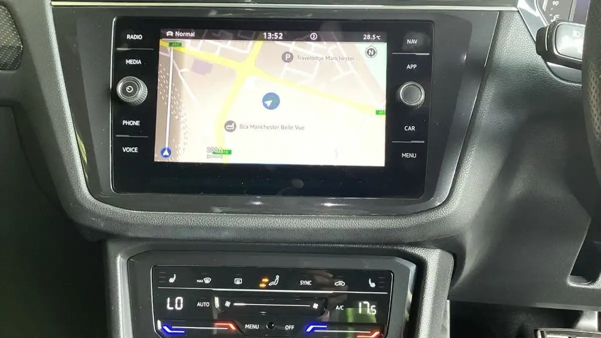 2021-volkswagen-tiguan-15-tsi-r-line-big-2