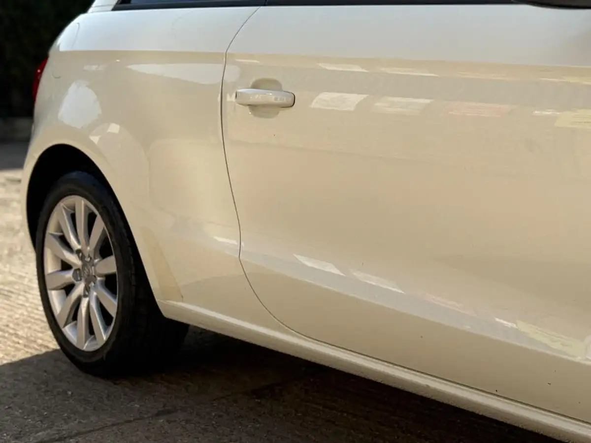 2011-audi-a1-14-sport-tfsi-hatchback-3d-big-22