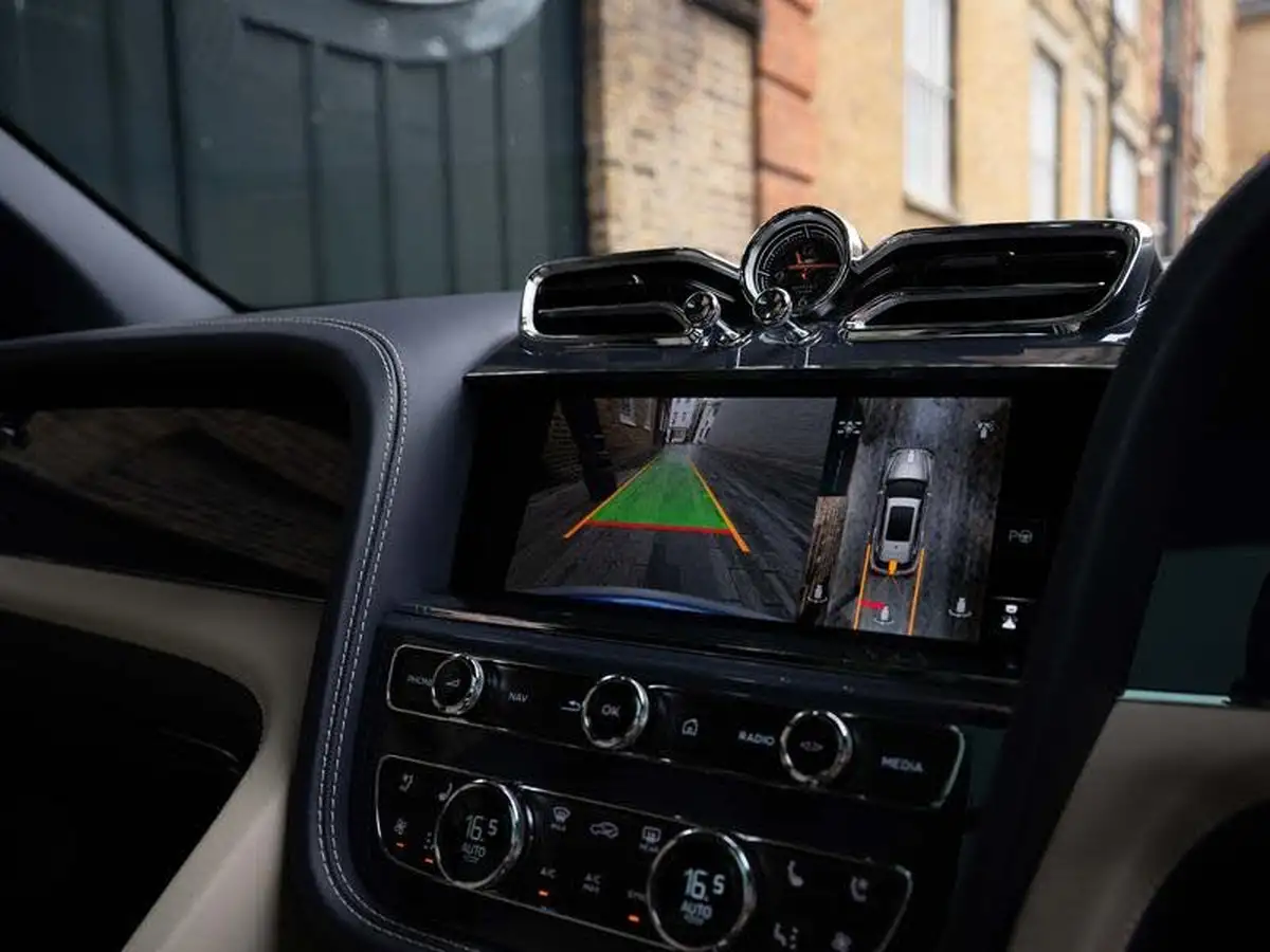 2024-bentley-bentayga-40-v8-extended-wheelbase-azure-big-28