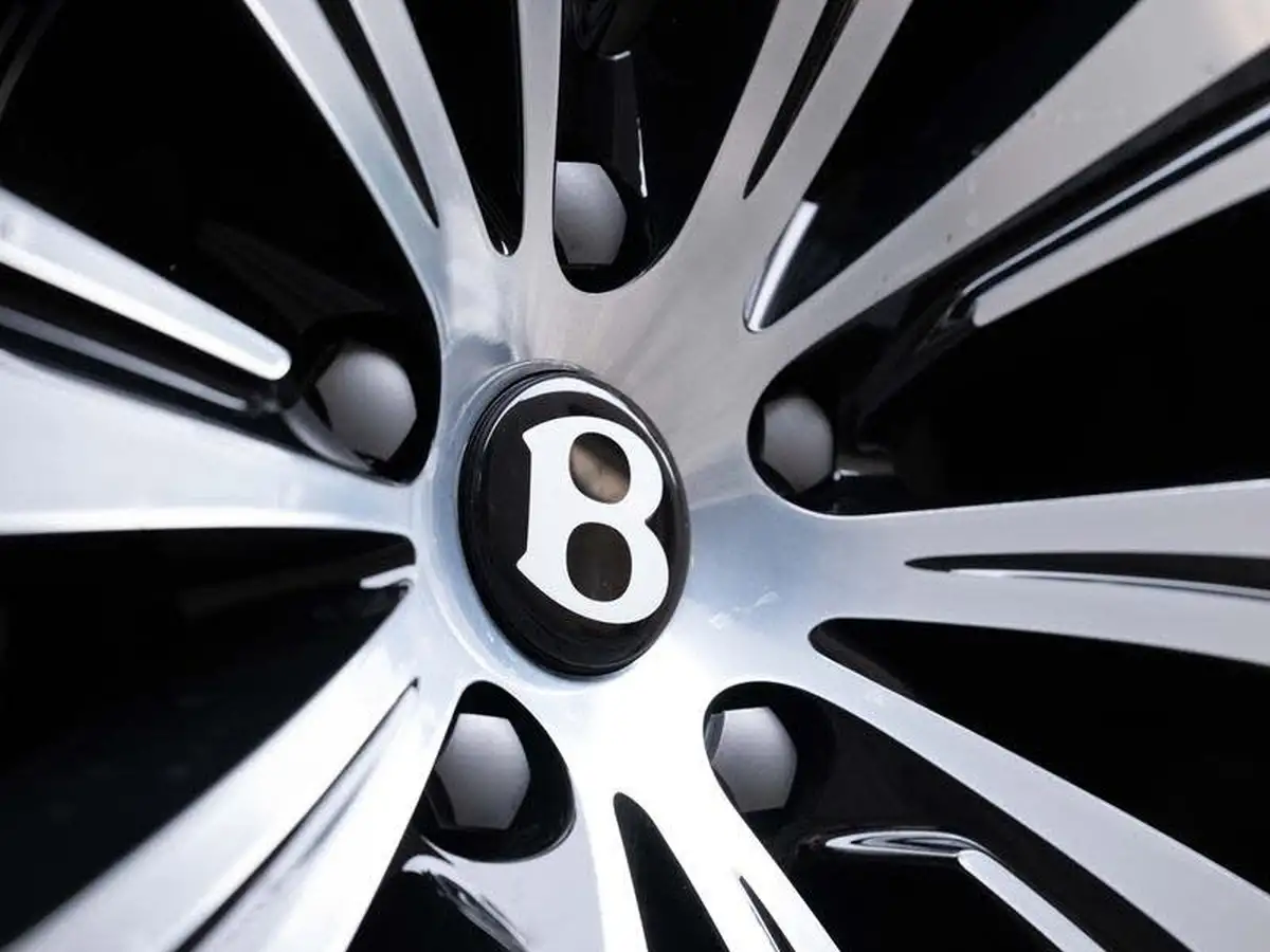 2024-bentley-bentayga-40-v8-extended-wheelbase-azure-big-52