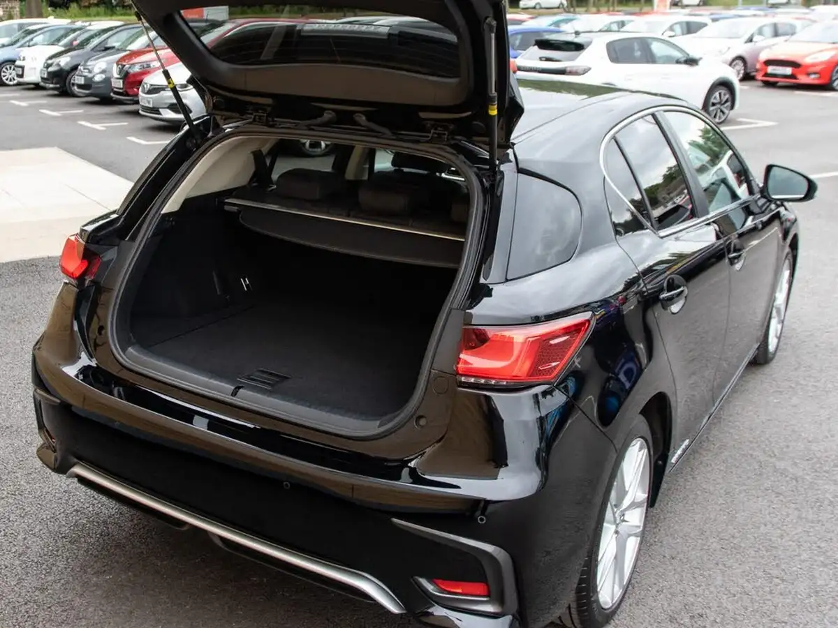 2020-lexus-ct-200h-18-ct-big-34