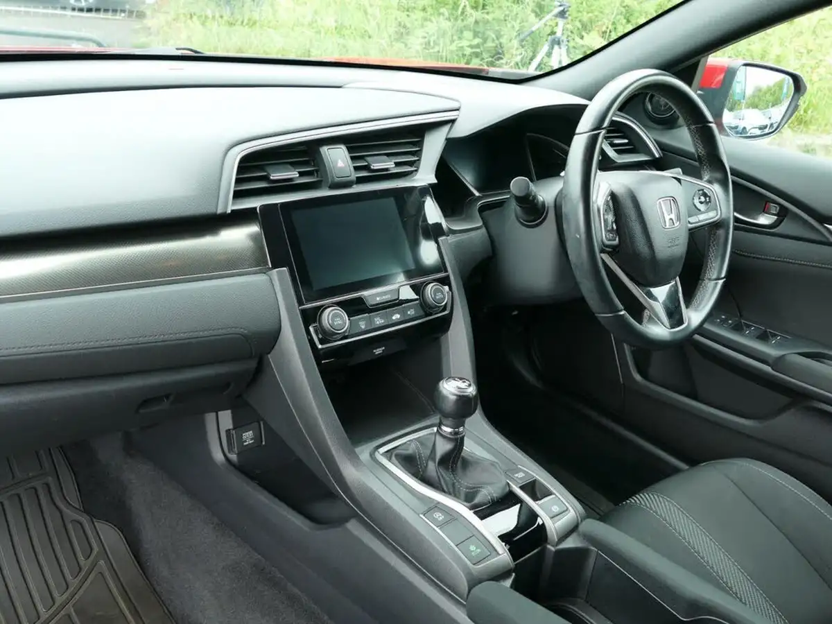 2019-honda-civic-16-i-dtec-sr-hatchback-5d-big-1