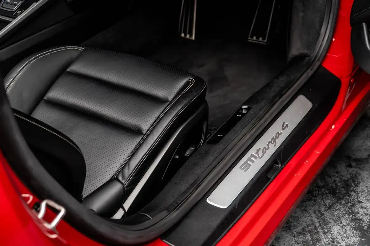 2020-porsche-911-30-targa-4-big-42