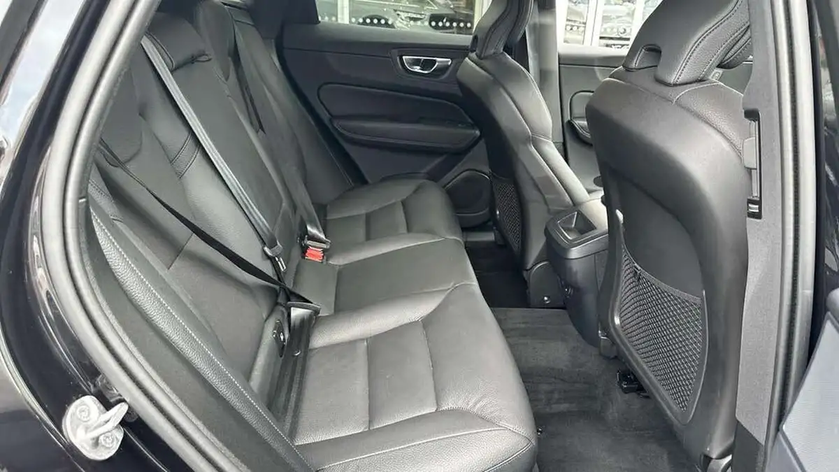 2024-volvo-xc60-20-b5-core-big-5