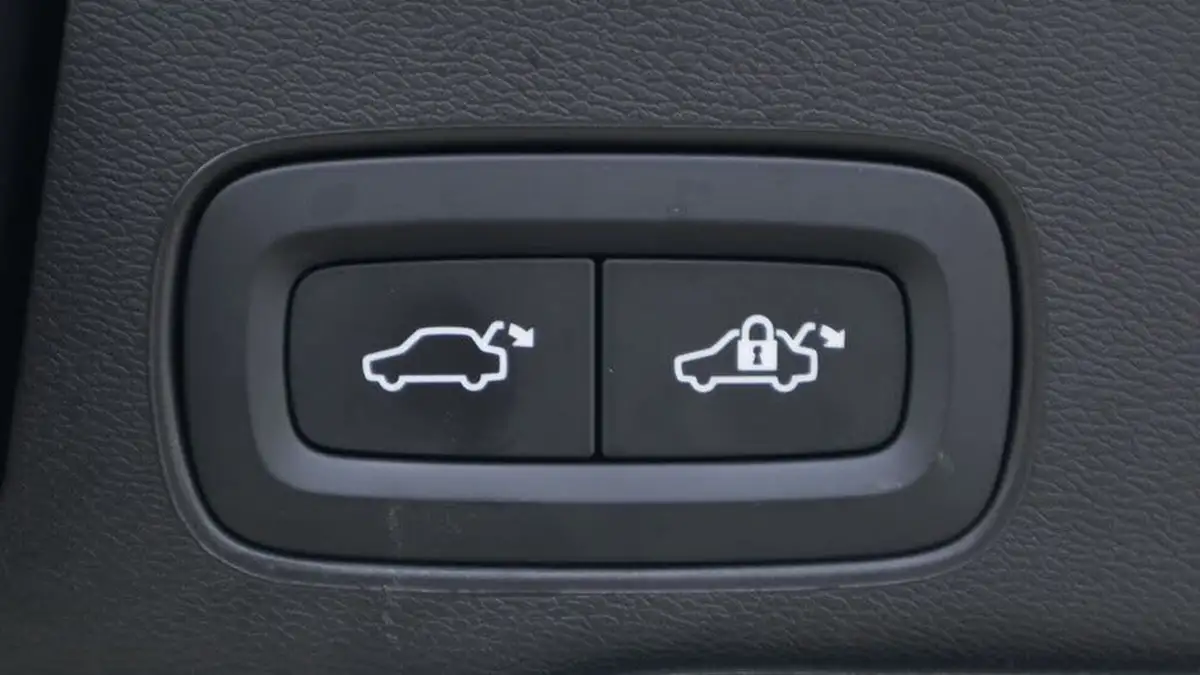 2024-volvo-xc60-20-b5-plus-big-16