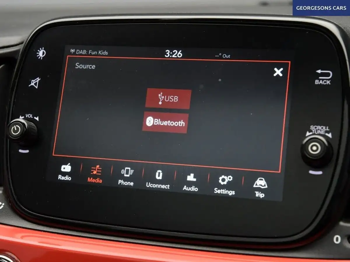 2019-fiat-500-12-lounge-ss-big-21