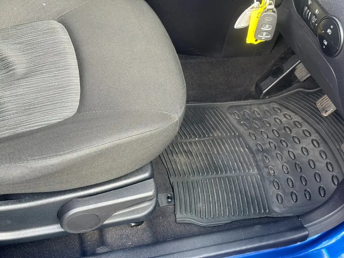 2012-hyundai-i10-12-active-big-33