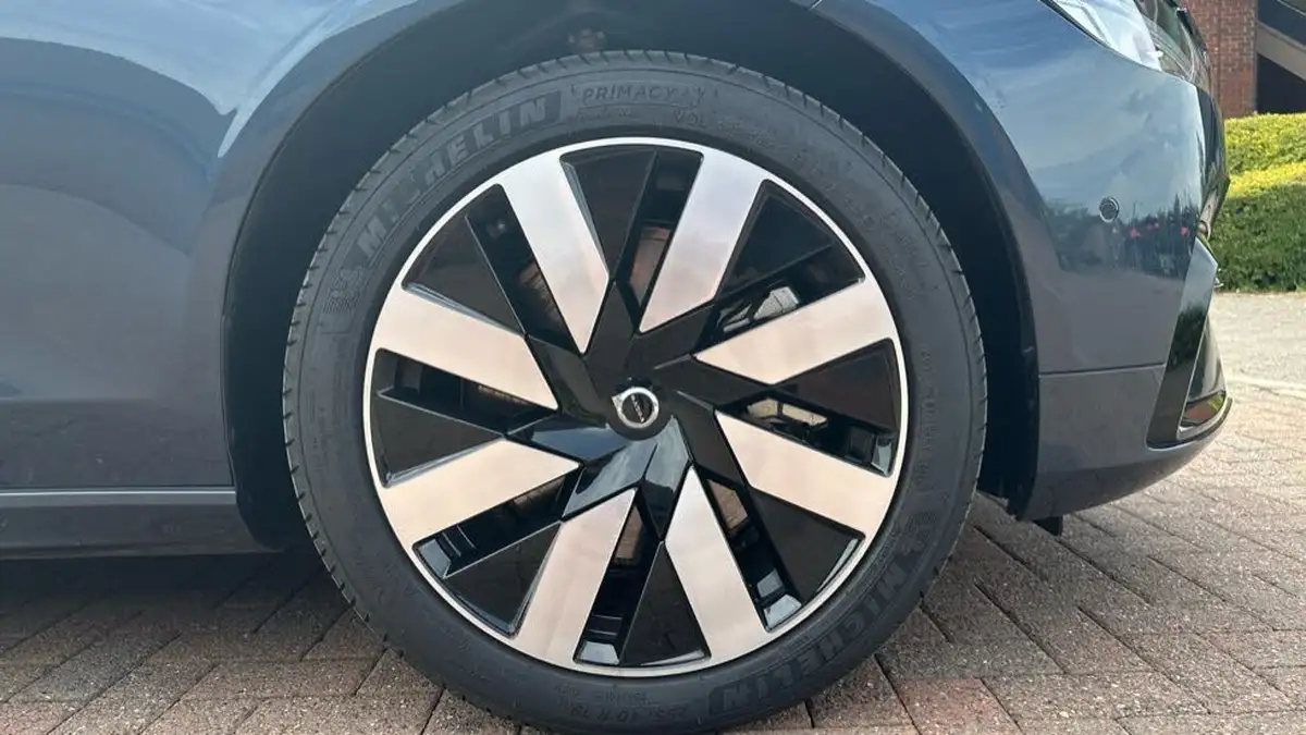 2025-volvo-v90-20-t6-plus-345bhp-dark-big-8