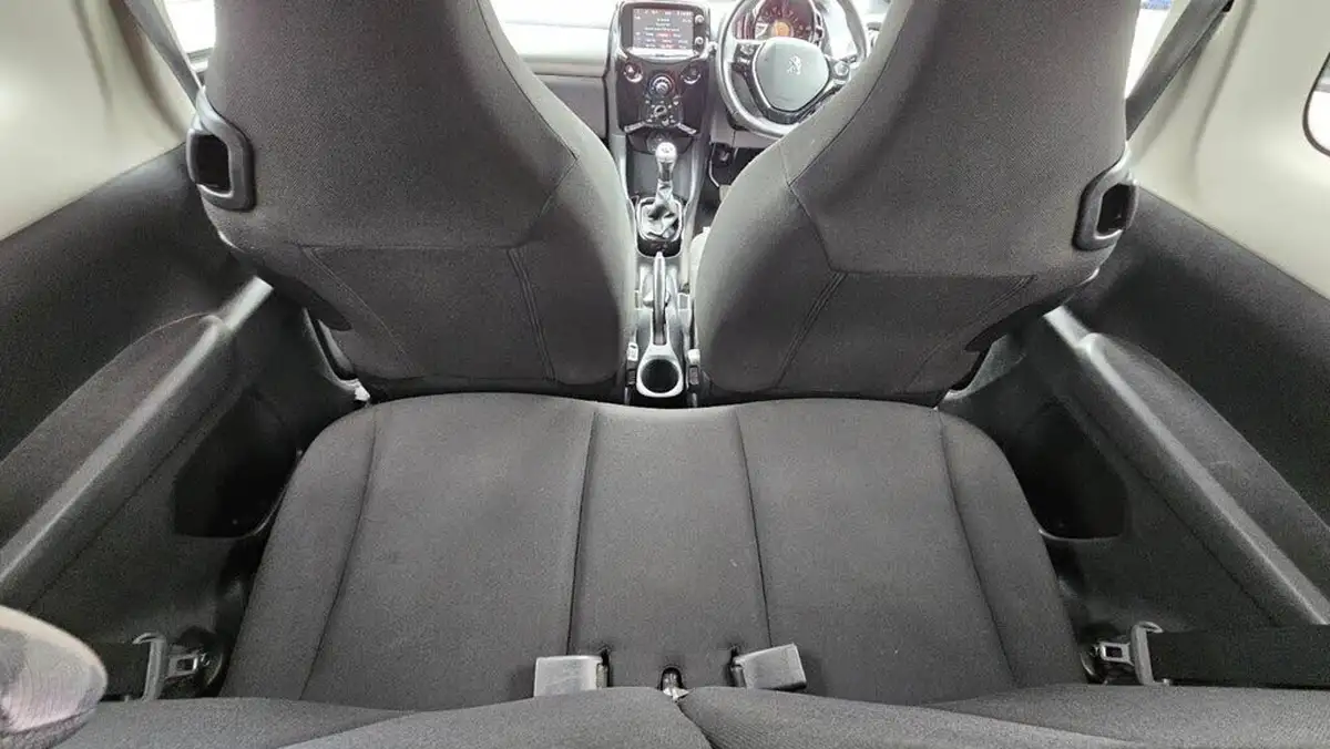 2016-peugeot-108-12-puretech-allure-hatchback-3d-big-36