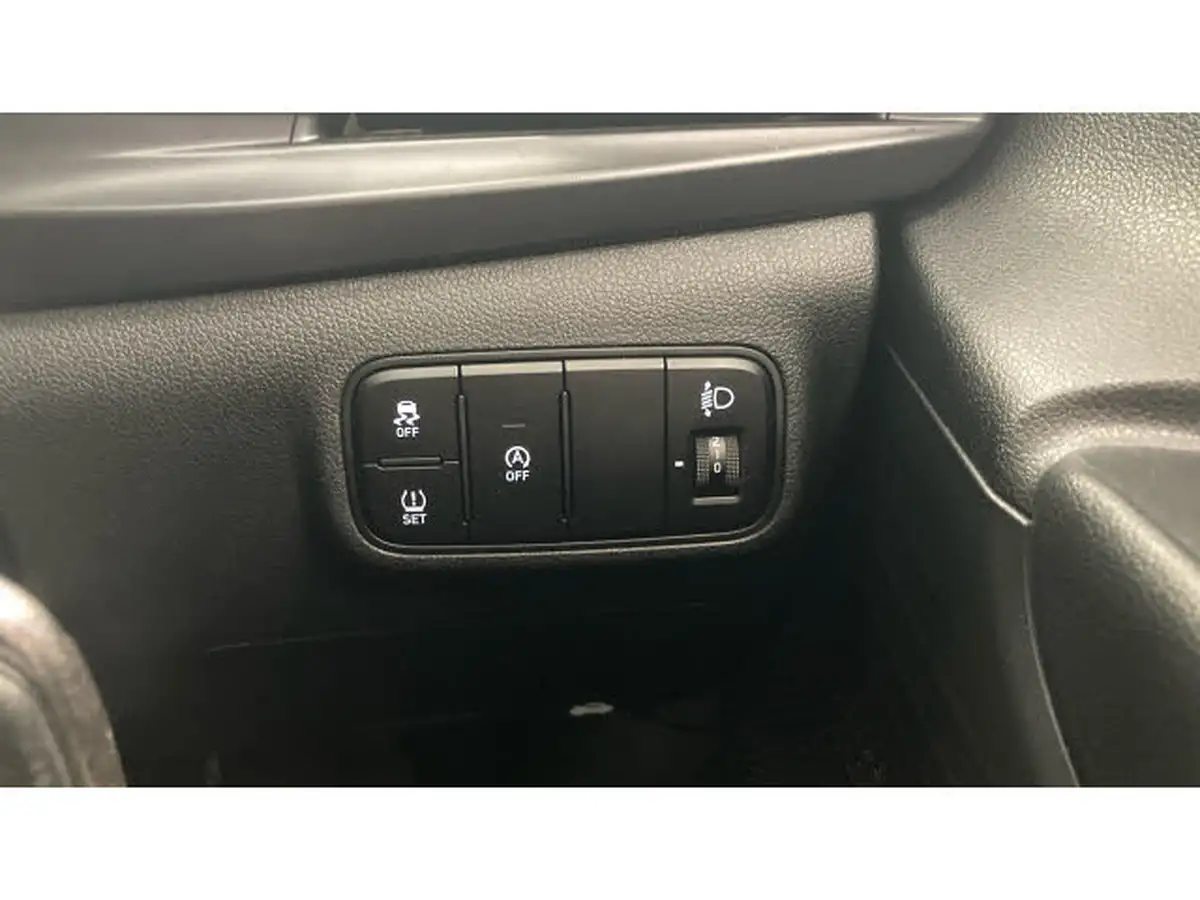 2022-hyundai-i20-10-t-gdi-se-connect-eclutch-imt-big-22