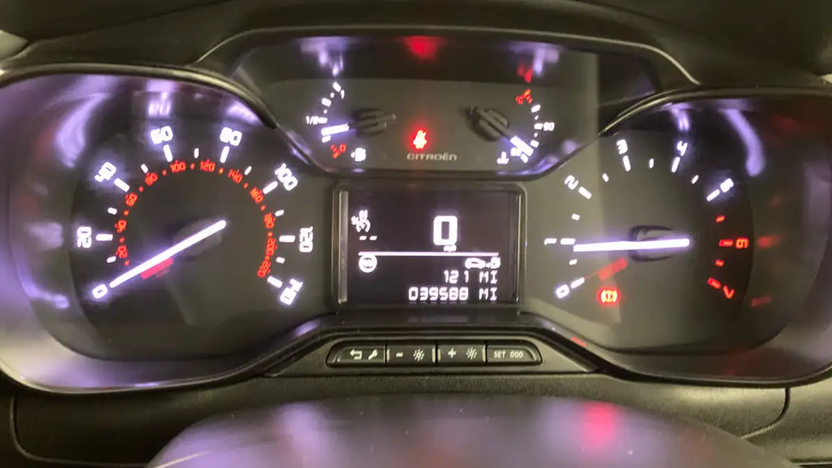 2023-citroen-c3-12-puretech-c-series-edition-83ps-ss-big-9