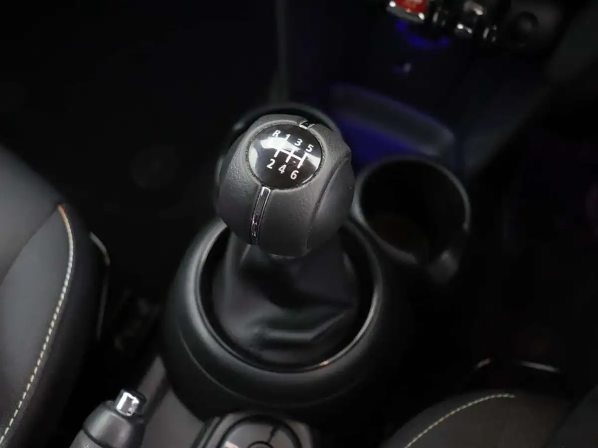 2019-mini-cooper-15-cooper-classic-hatchback-3d-big-29