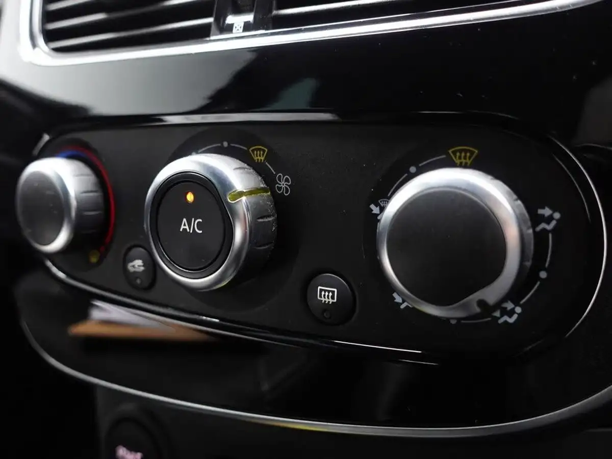 2019-renault-clio-09-tce-iconic-90ps-big-32