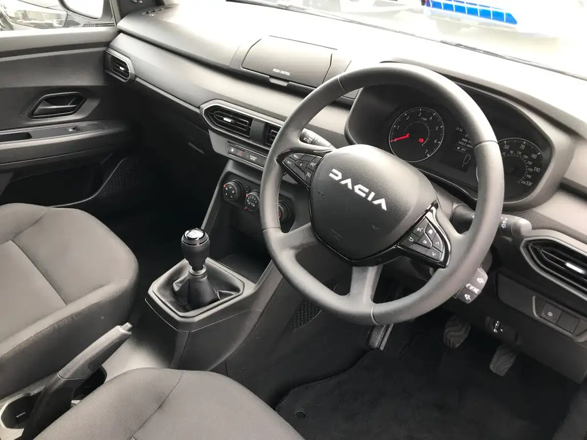 2025-dacia-jogger-10-tce-essential-big-2
