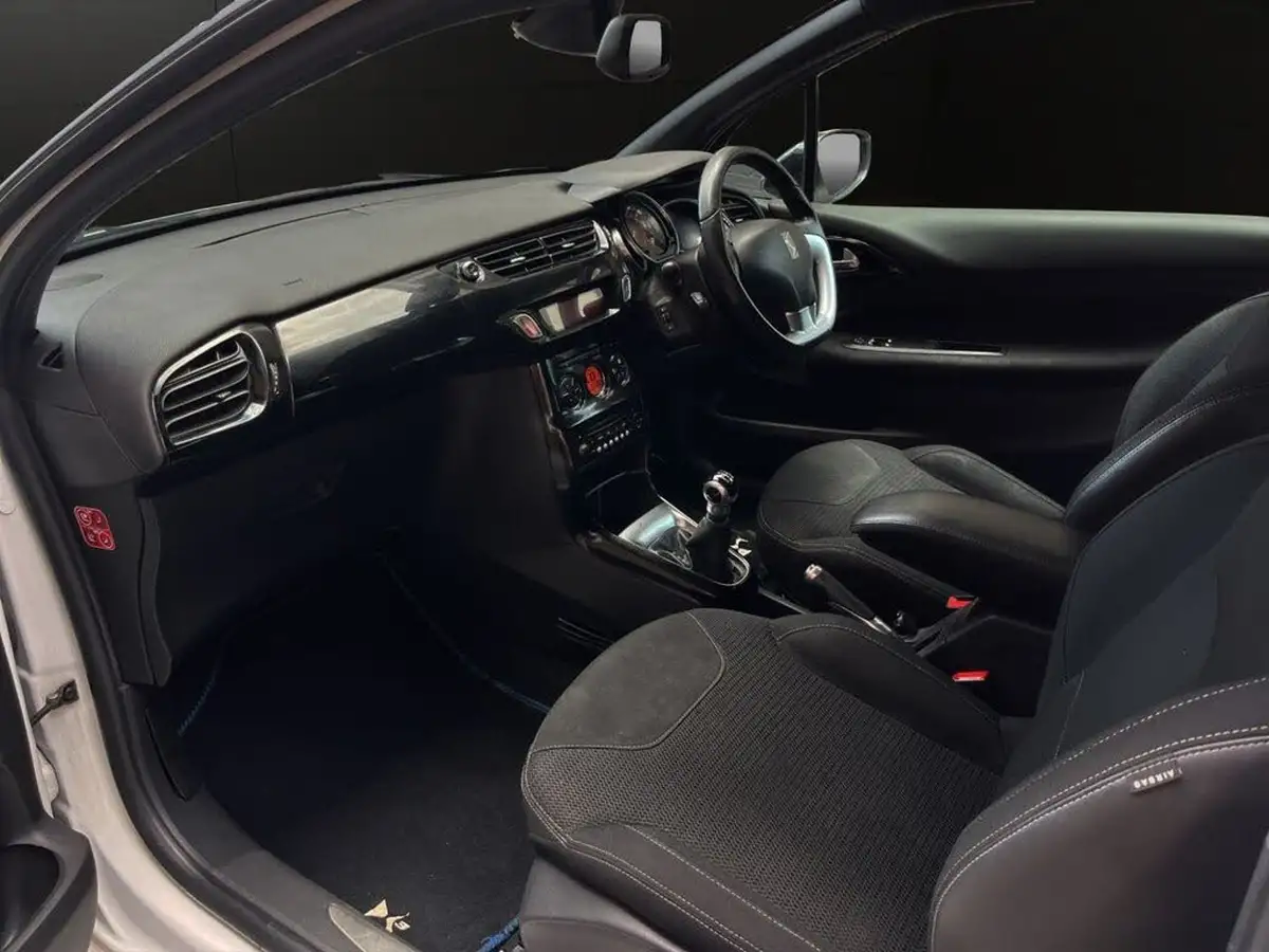 2014-citroen-ds3-16e-hdi-dstyle-plus-90bhp-airdream-big-15