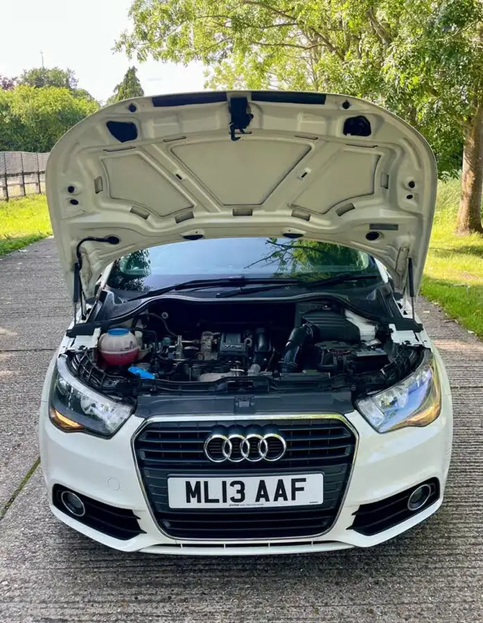 2013-audi-a1-12-sportback-5d-big-36