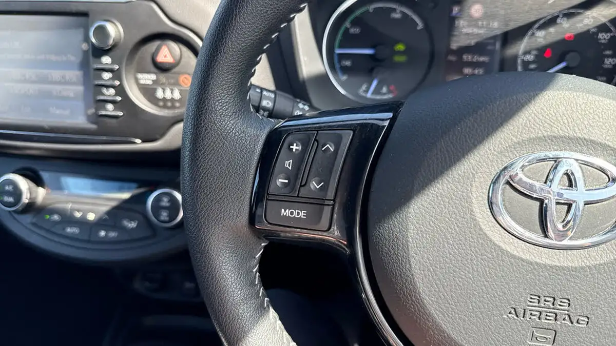 2018-toyota-yaris-15-vvt-i-excel-hybrid-big-25